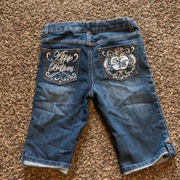 Apple Bottom Shorts - Picture 3 of 3